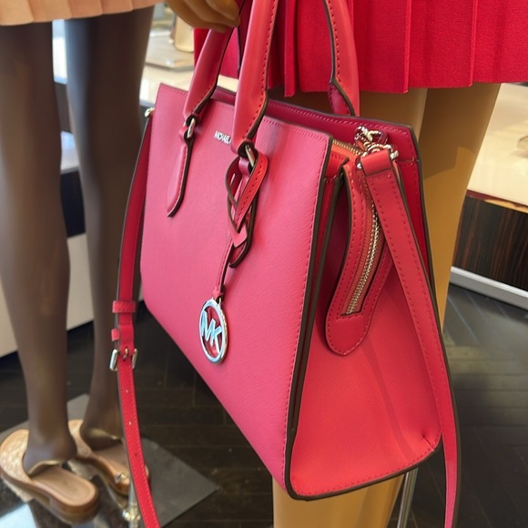 Michaela Kors Sheila Medium Faux Saffiano Leather Satchel
Dragonfruit 
NWT - Picture 4 of 16